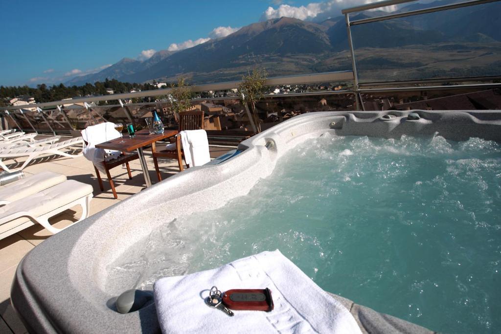 Hotel Le Grand Tetras Font-Romeu-Odeillo-Via Phòng bức ảnh